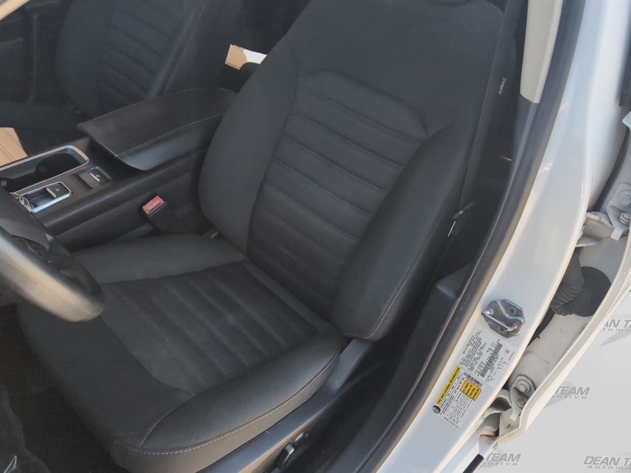 Used 2020 Ford Fusion SE FWD image 22