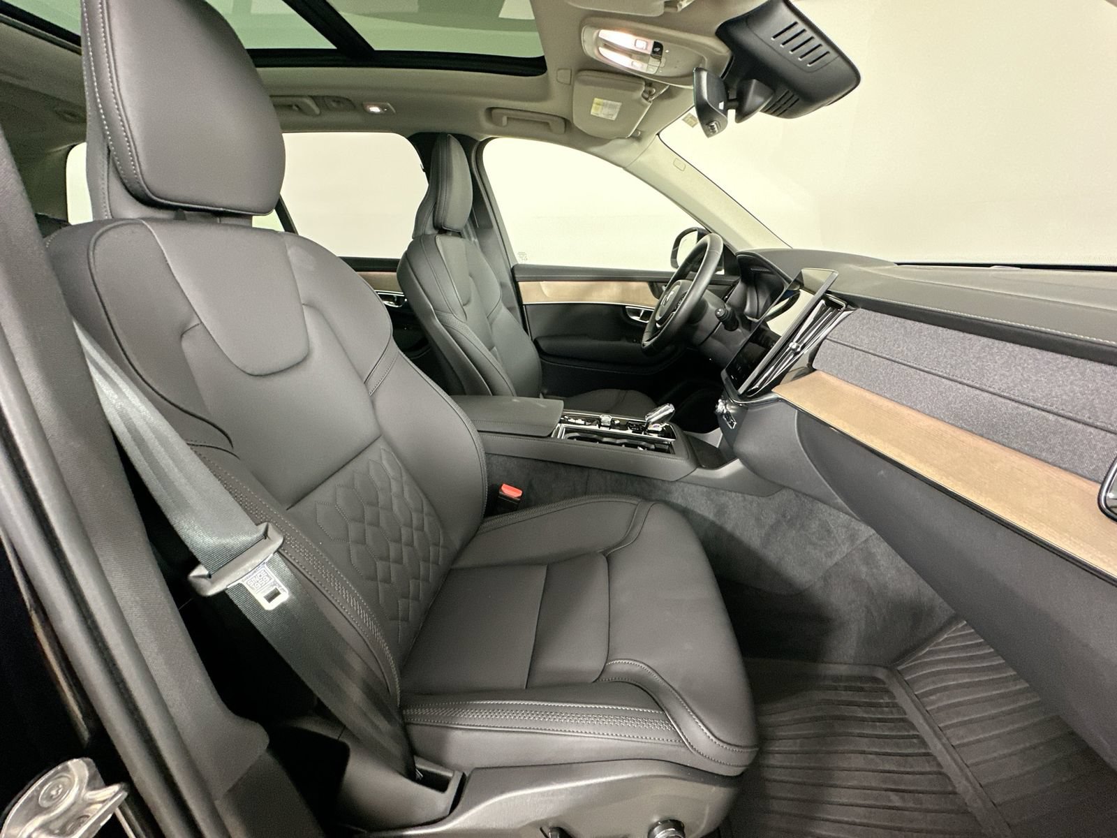 Used 2026 Volvo XC90 B6 Plus w/ Protection Package Premier AWD/4WD image 43