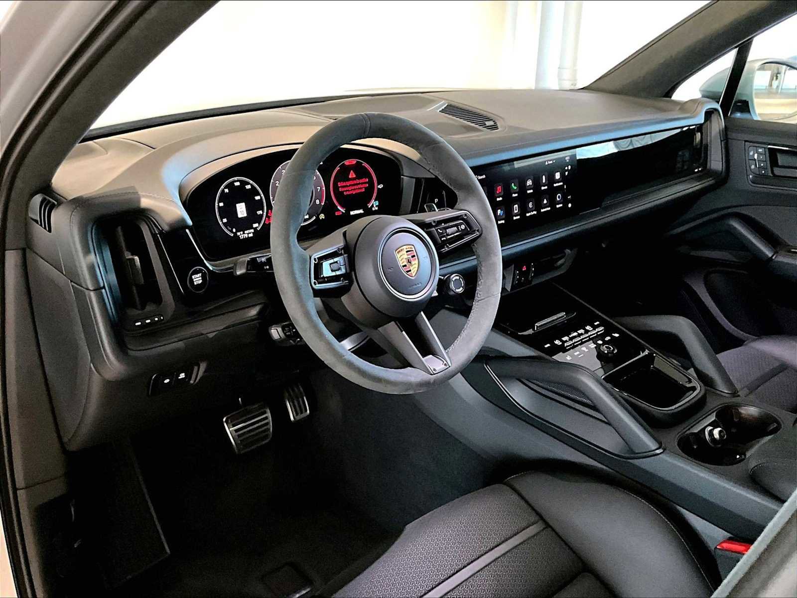 Used 2025 Porsche Cayenne GTS w/ Premium Package image 7