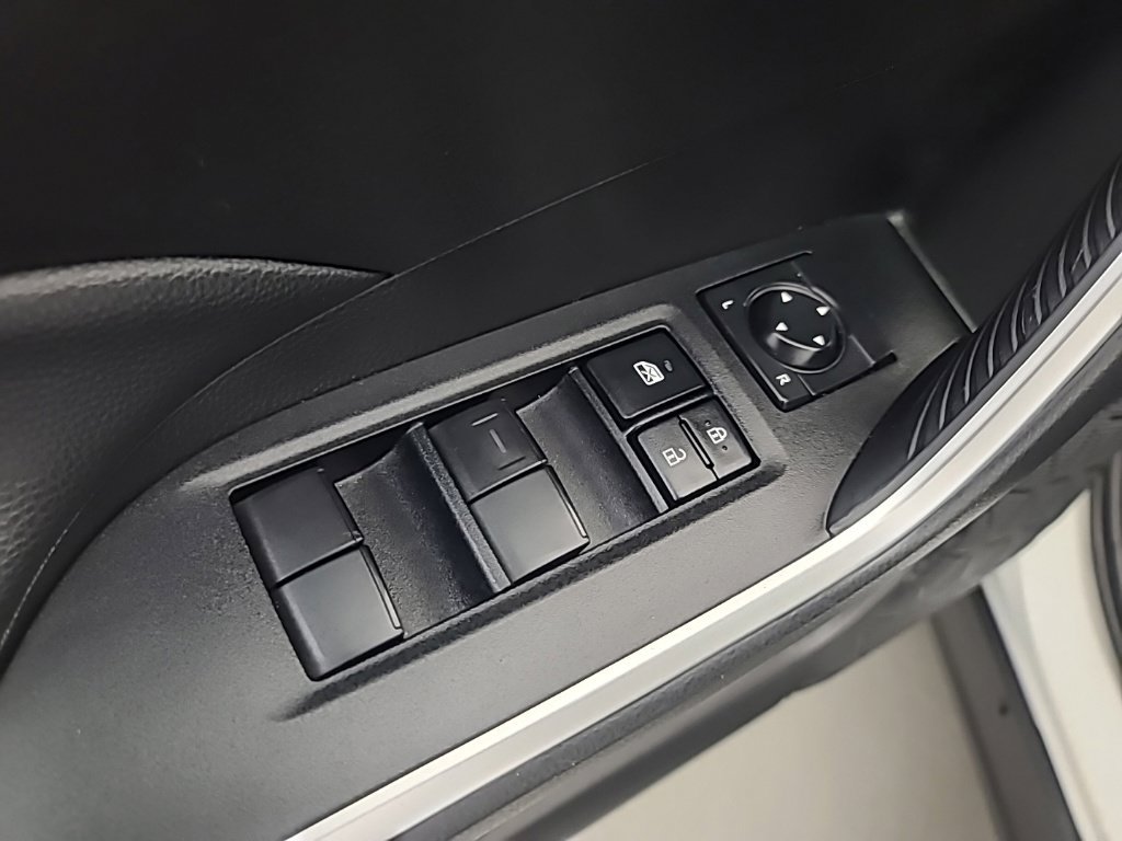 Used 2025 Toyota RAV4 LE AWD/4WD image 24