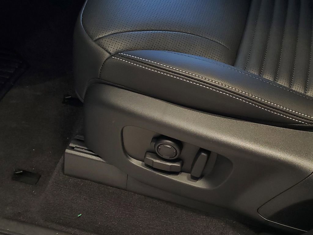 New 2026 Land Rover Discovery Limited Edition image 9