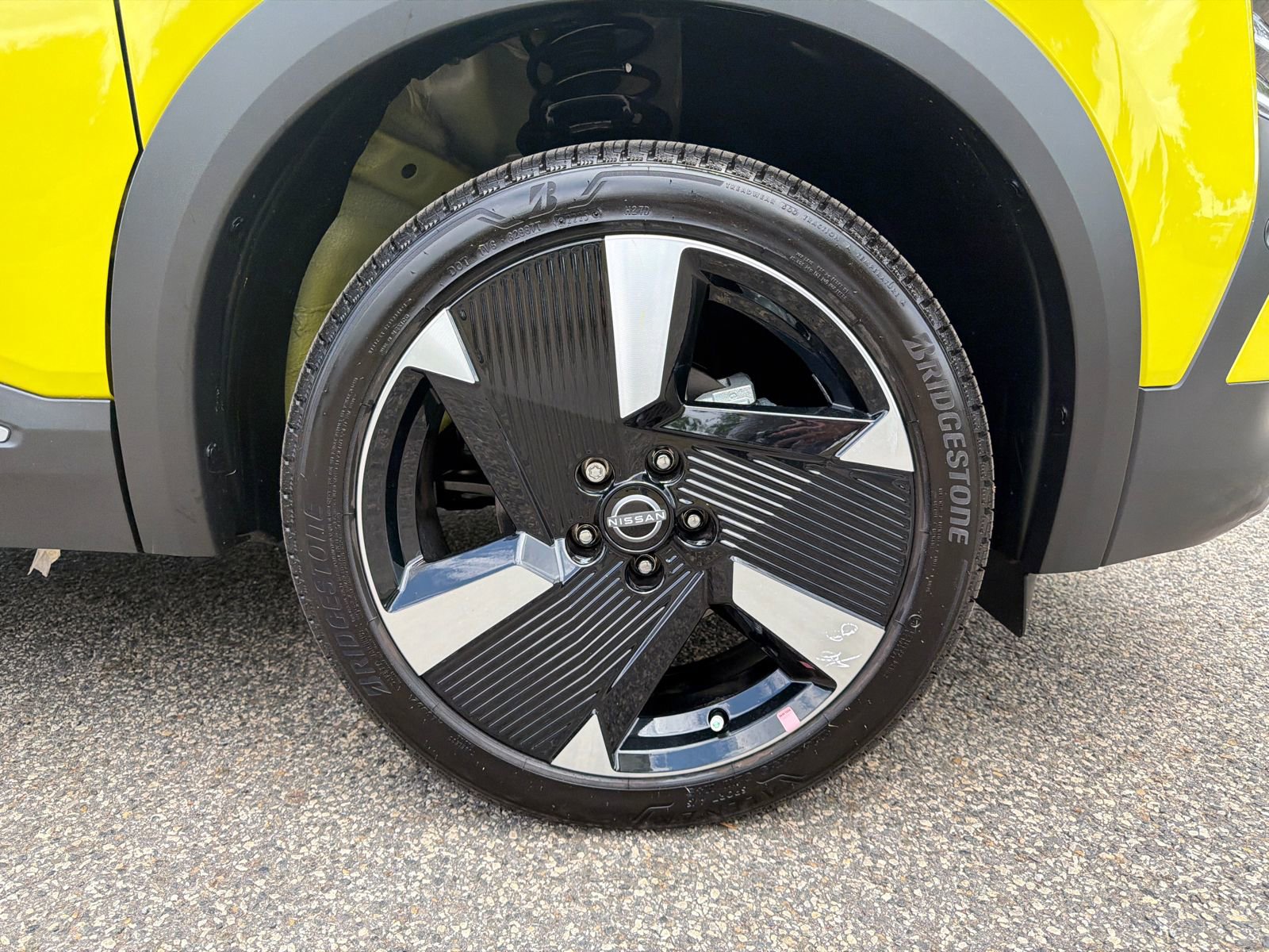 Used 2025 Nissan Kicks SR FWD image 12