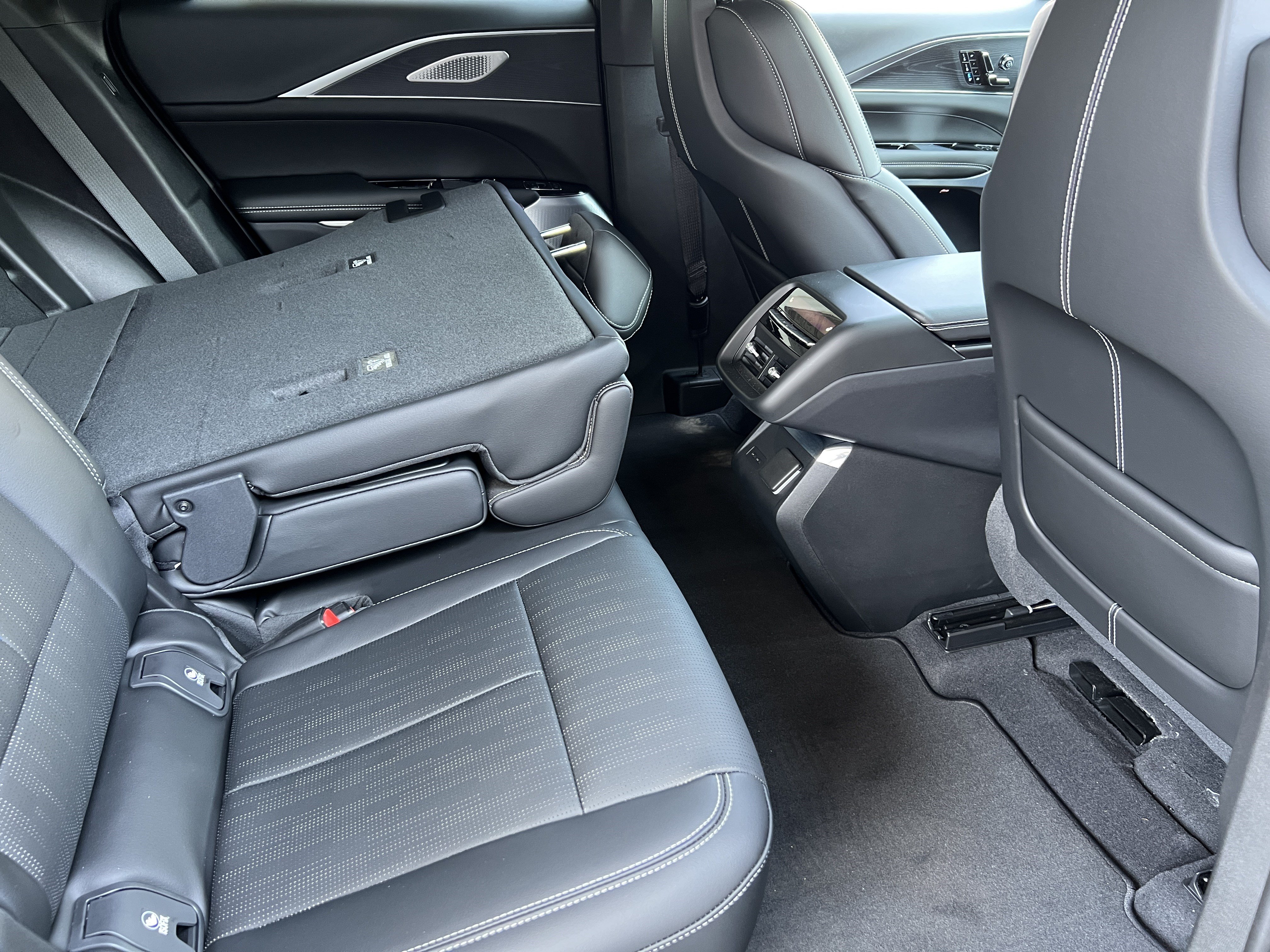 New 2026 Cadillac Lyriq Signature Sport AWD/4WD image 21