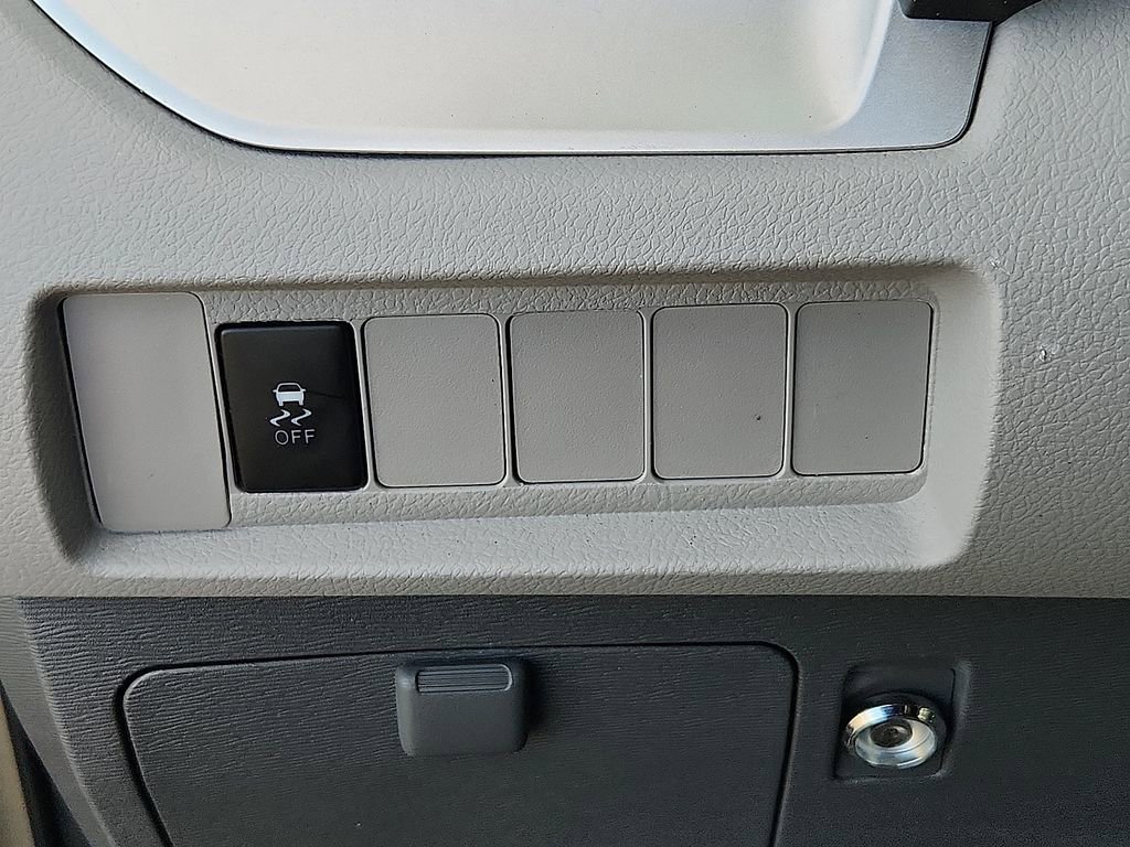 Used 2020 Toyota Sienna L image 24