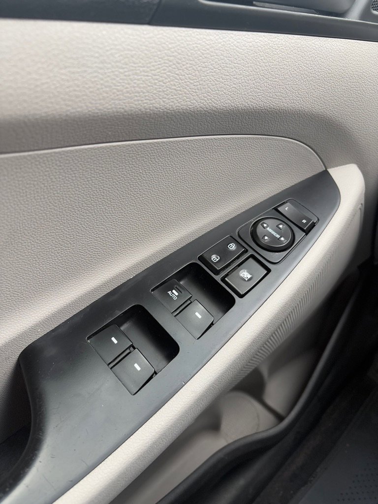 Used 2017 Hyundai Tucson SE image 25