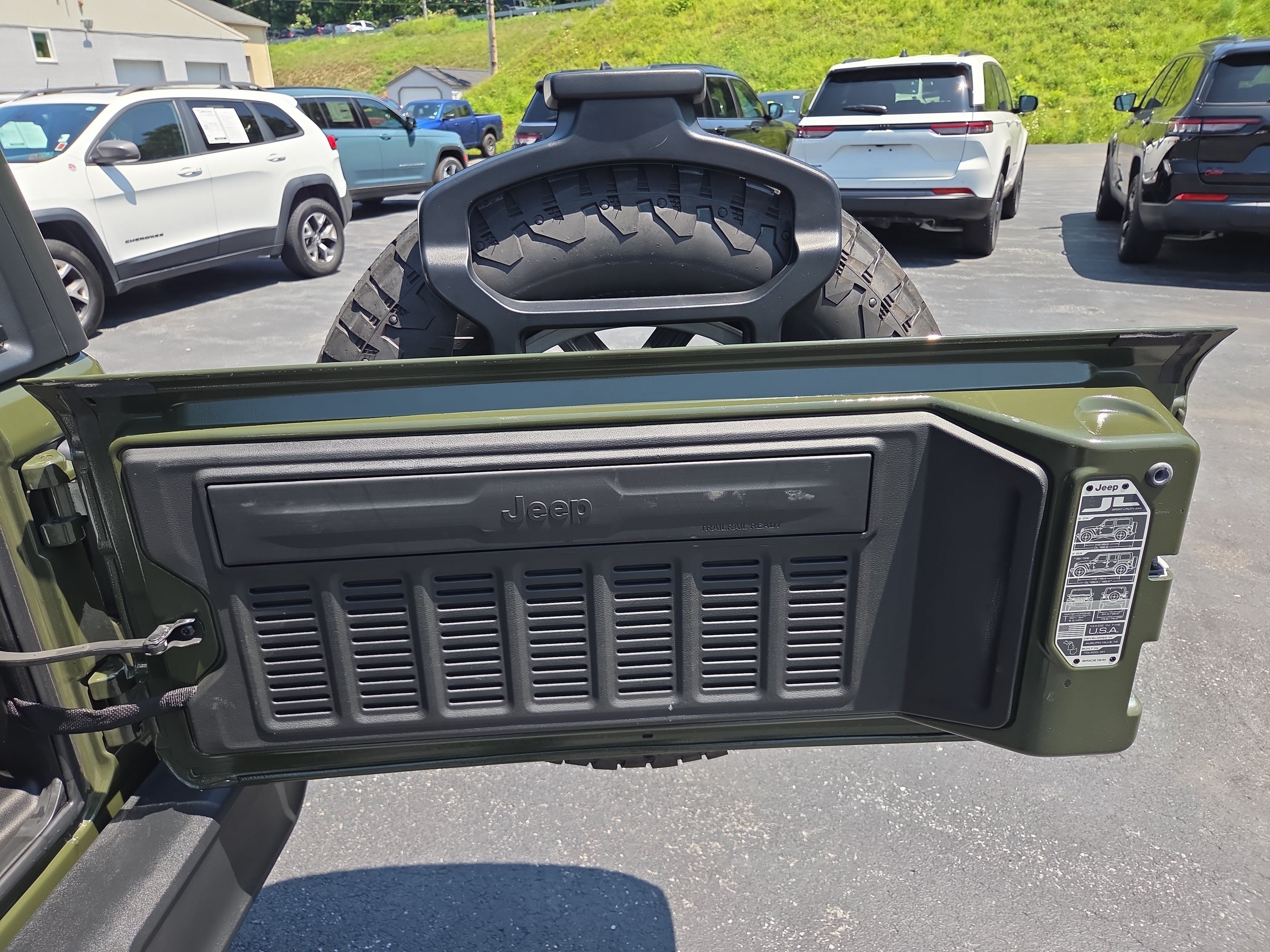 Used 2024 Jeep Wrangler Sport AWD/4WD image 29