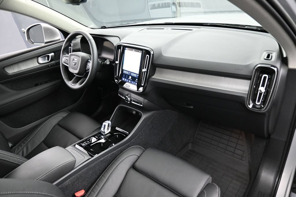 Used 2023 Volvo XC40 B5 Plus w/ Driver Assist Package AWD/4WD image 31