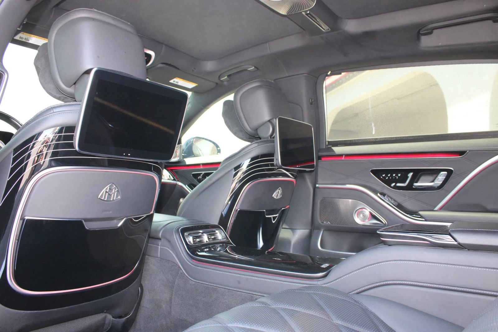 Used 2024 Mercedes-Benz Maybach S 580 4MATIC image 25