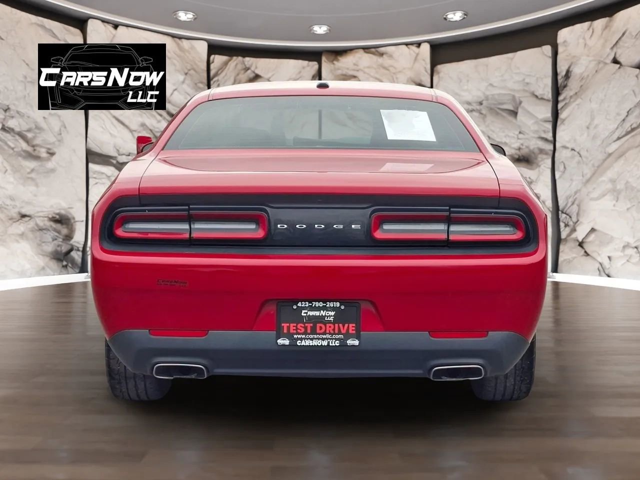 Used 2015 Dodge Challenger SXT image 5