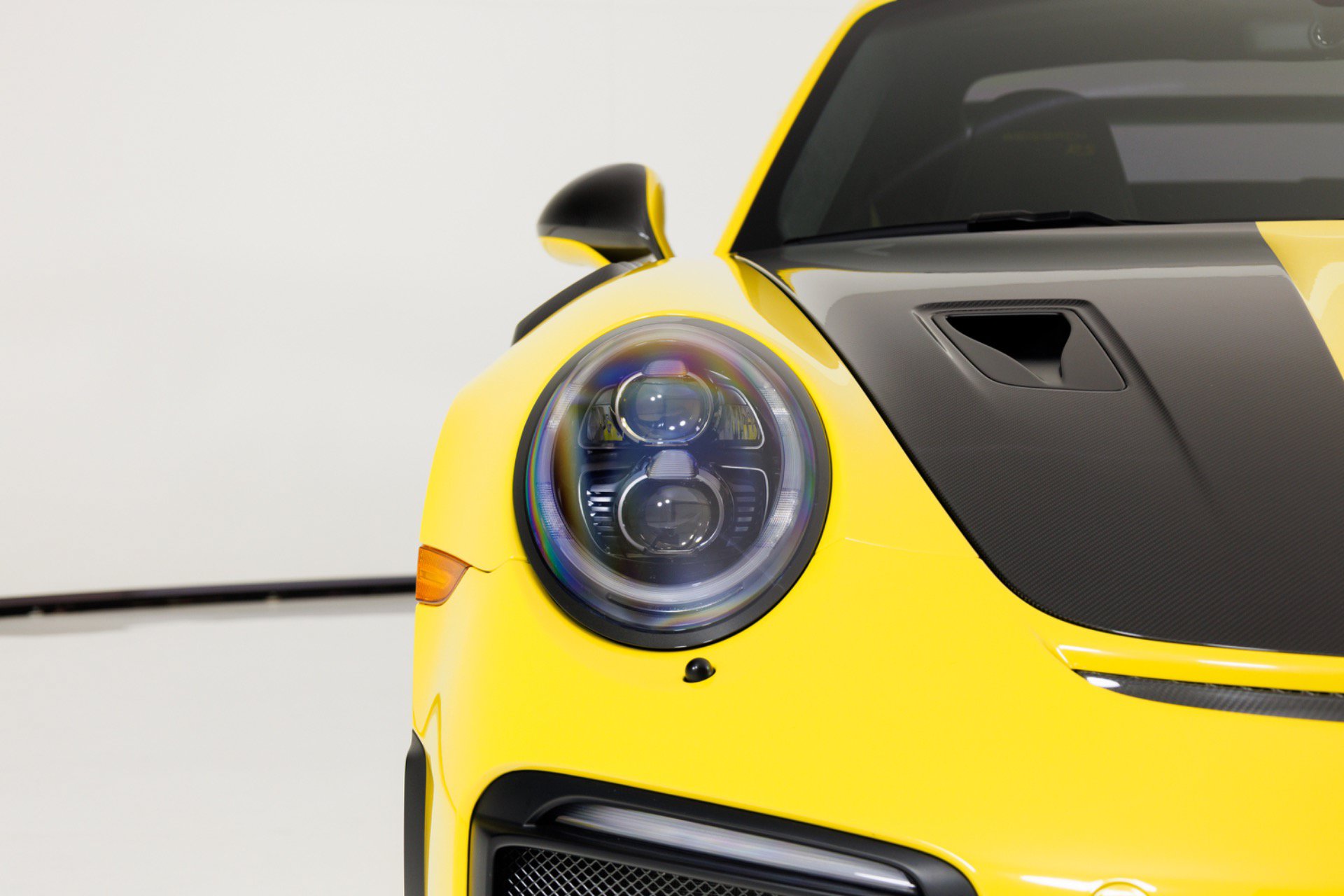 Used 2018 Porsche 911 GT2 RS w/ Weissach Package RWD image 61