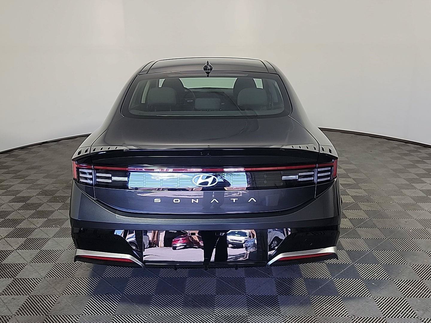 Used 2025 Hyundai Sonata SEL FWD image 5