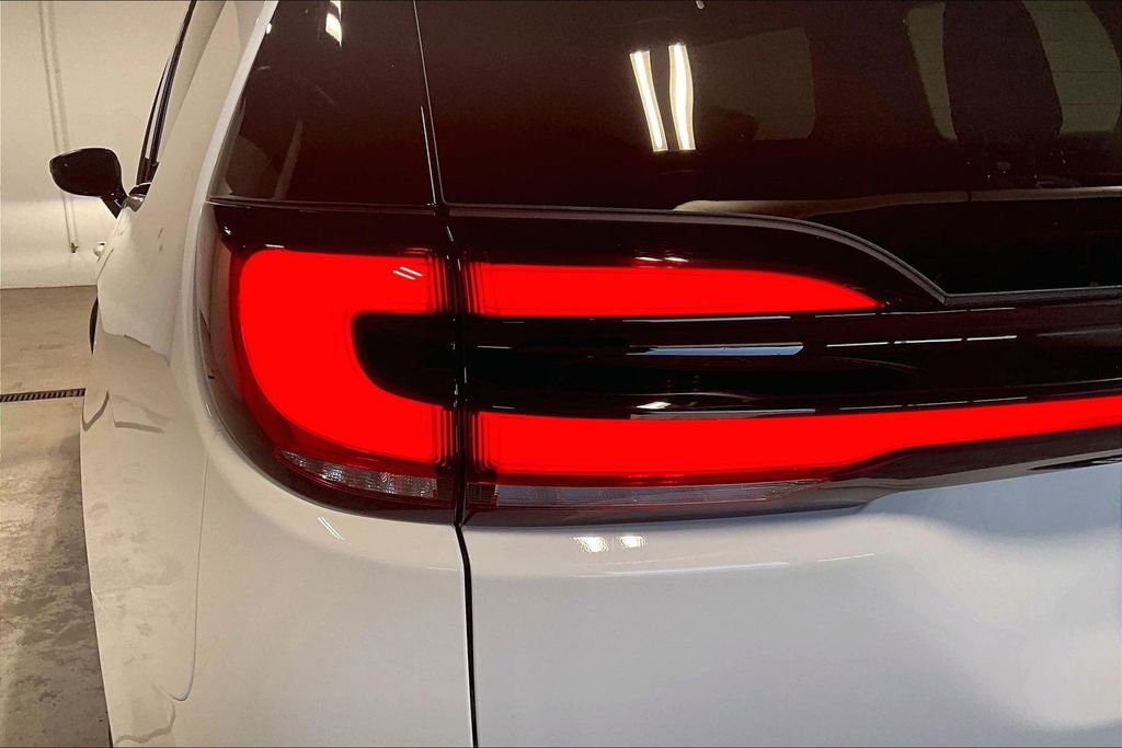 New 2026 Chrysler Pacifica Limited w/ S Appearance Package image 32