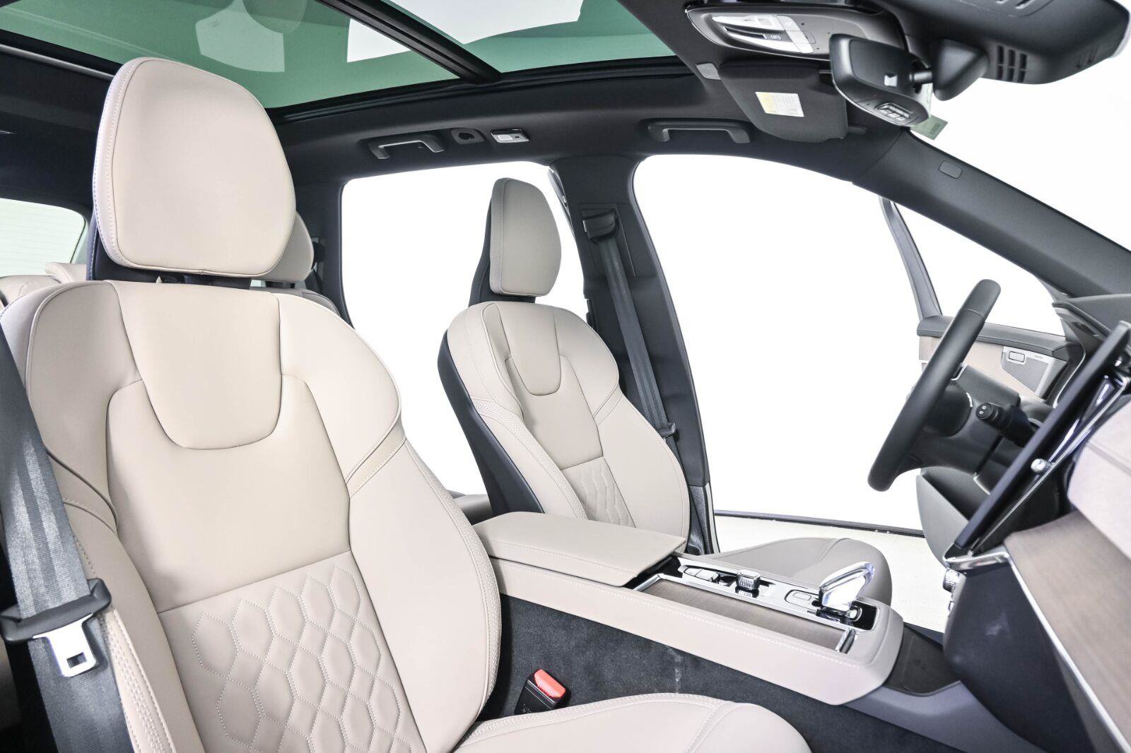 New 2026 Volvo XC90 B6 Plus w/ Protection Package Premier AWD/4WD image 24