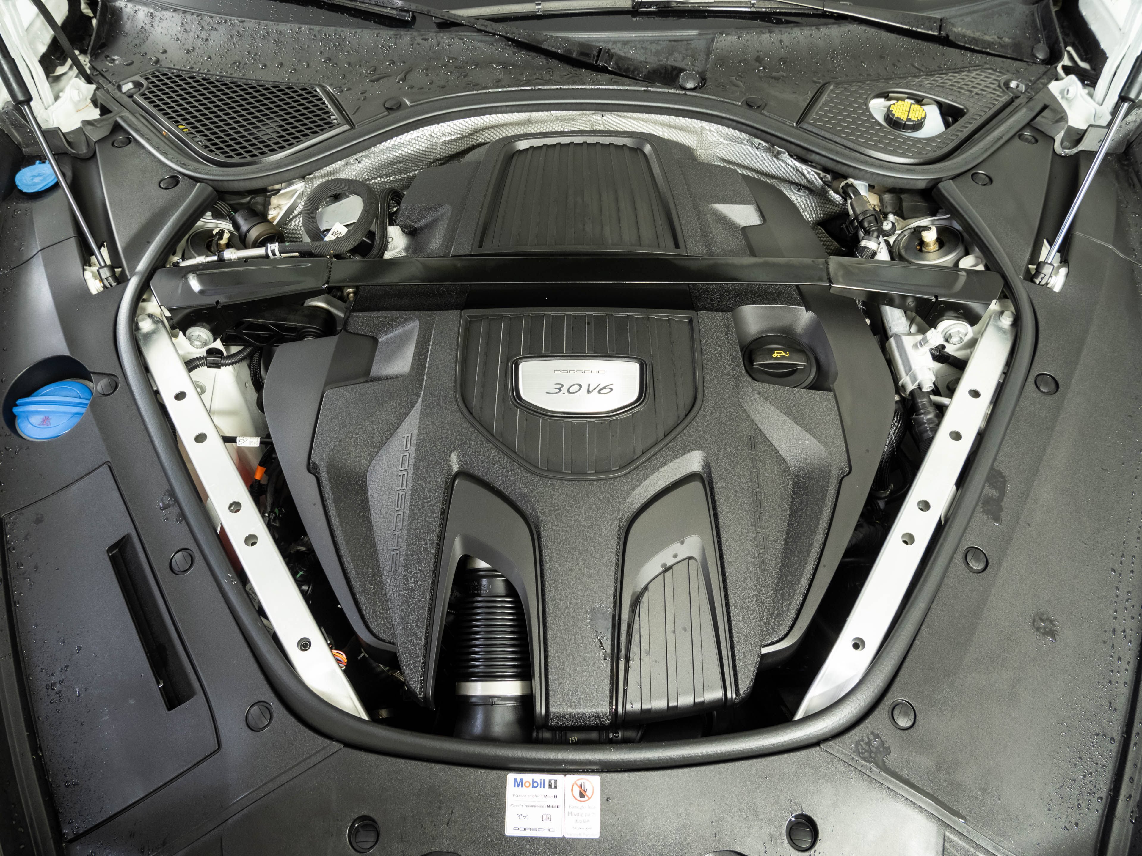 Used 2019 Porsche Panamera 4 AWD/4WD image 34