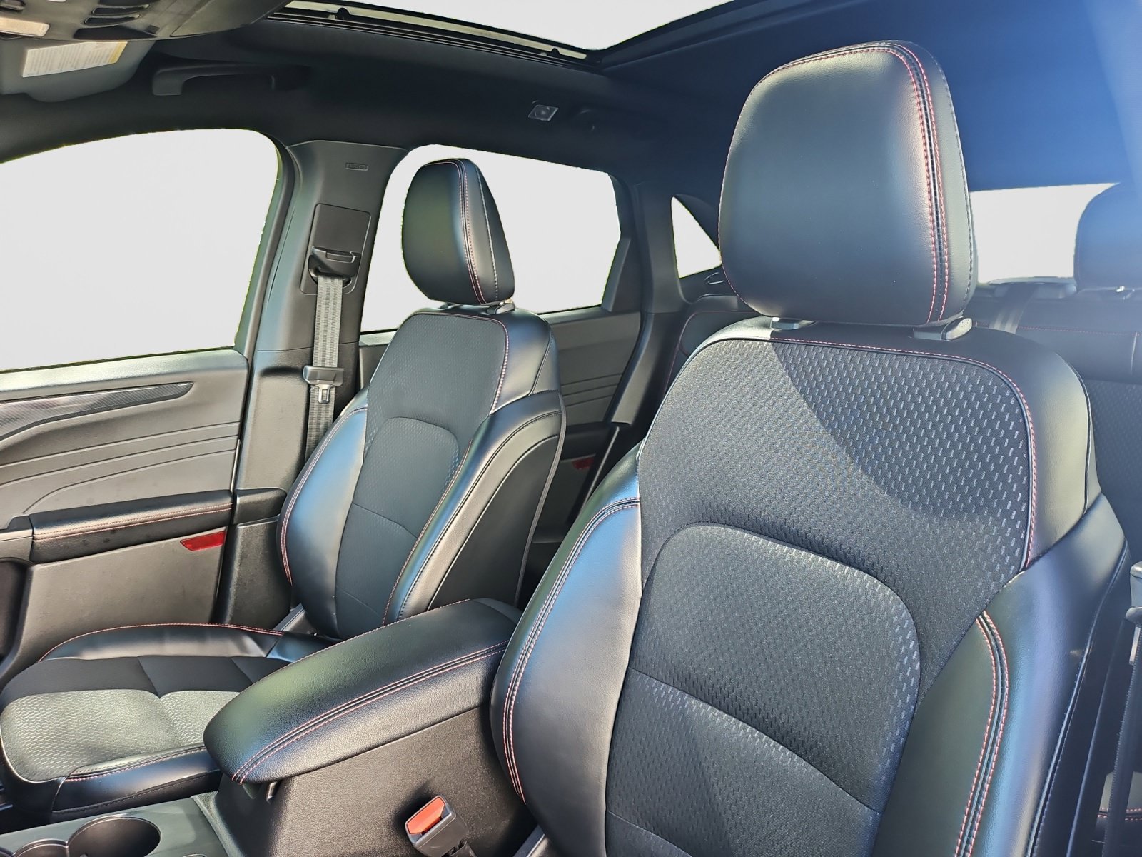 Used 2025 Ford Escape ST-Line w/ Tech Pack #1 FWD image 24
