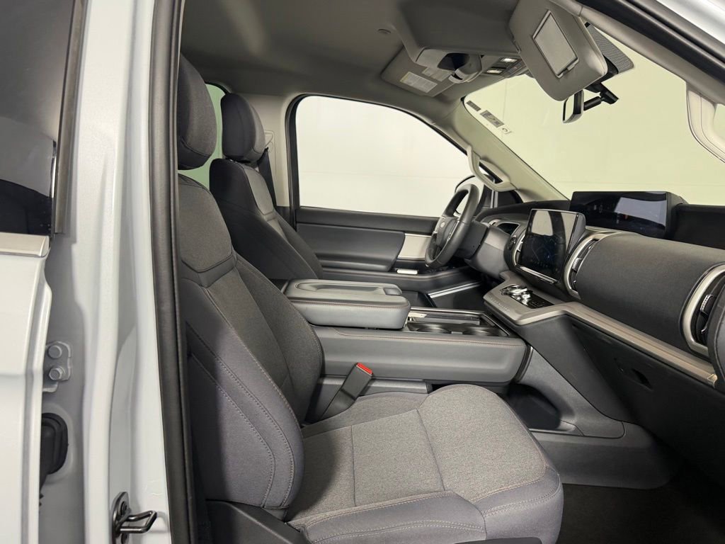 Used 2025 Ford Expedition Active AWD/4WD image 27