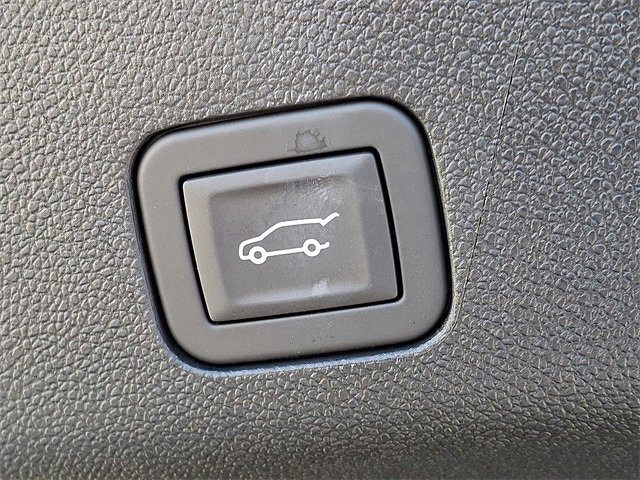 Used 2025 Chevrolet Suburban Premier image 26