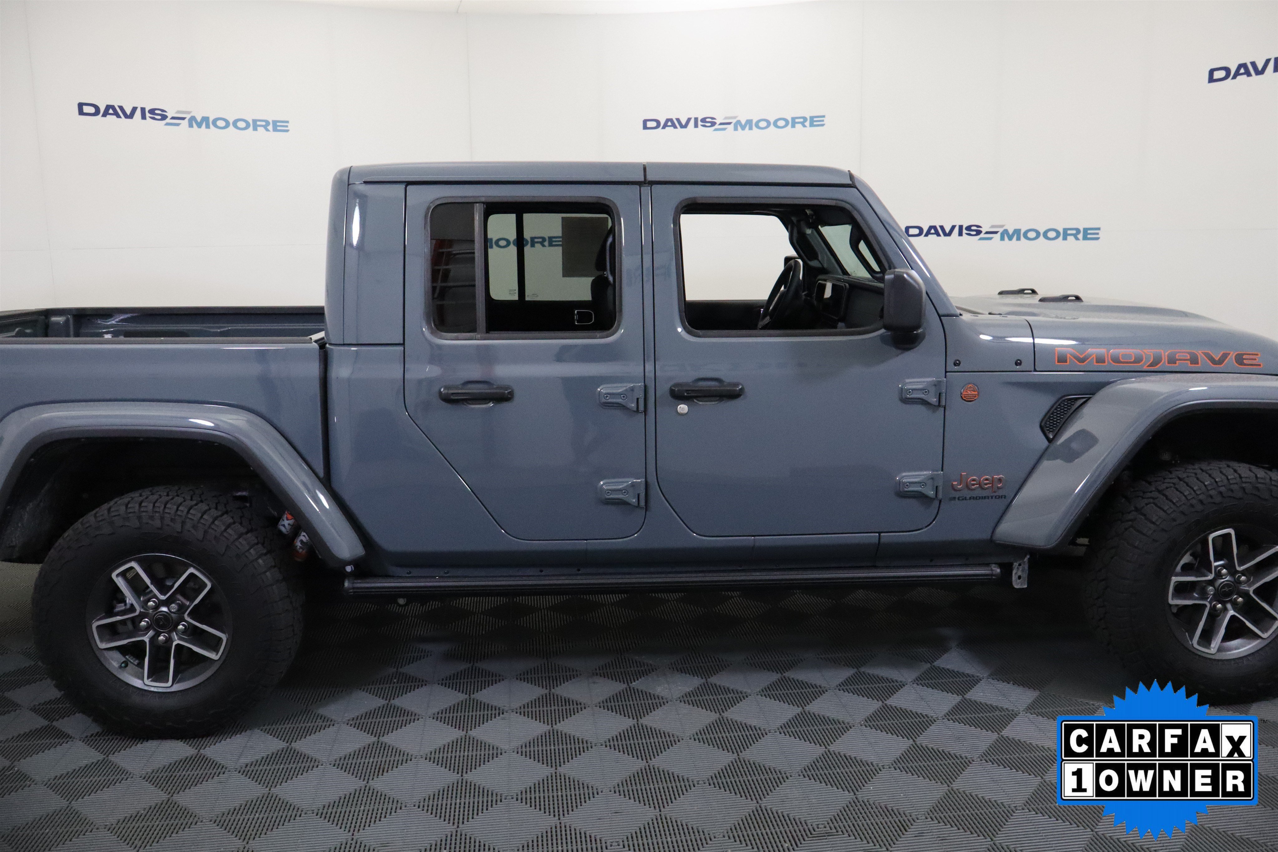 Used 2025 Jeep Gladiator Mojave w/ Safety Group AWD/4WD image 5