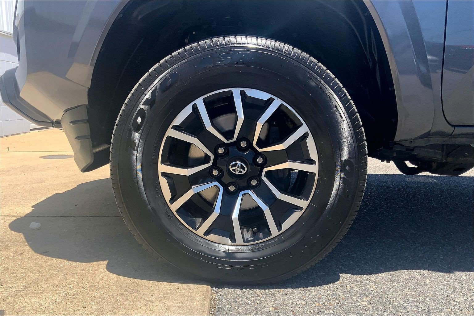 Used 2020 Toyota Tacoma TRD Sport AWD/4WD image 11