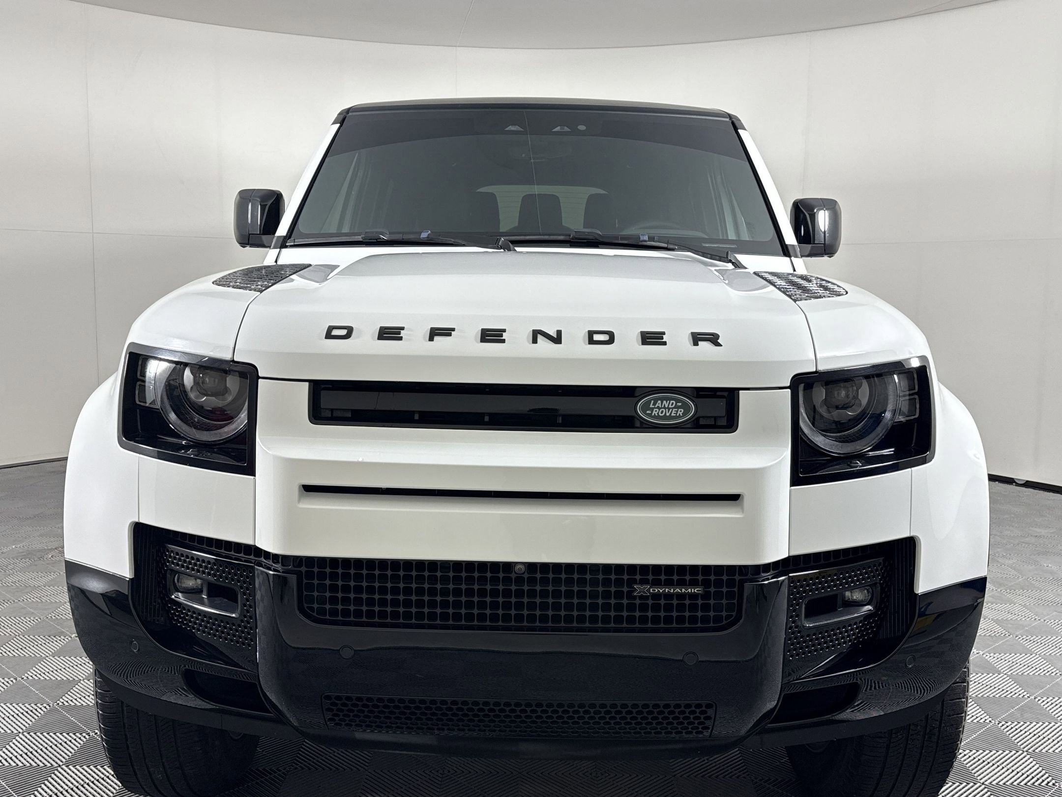 Used 2023 Land Rover Defender 130 X-Dynamic SE AWD/4WD image 6