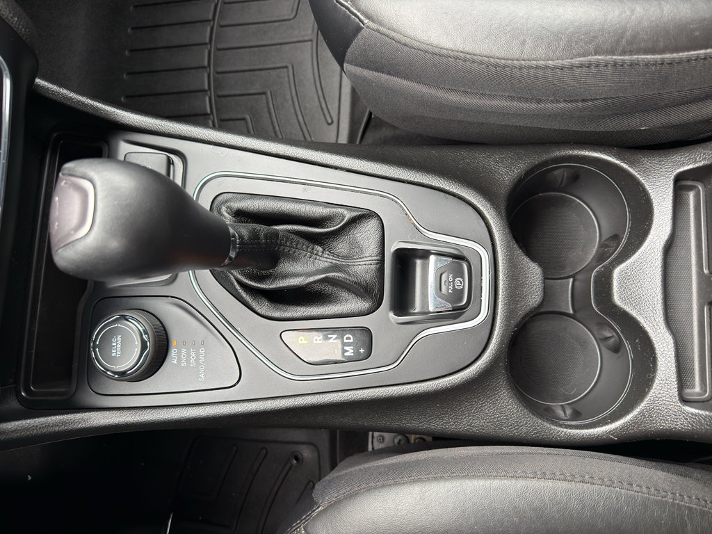 Used 2021 Jeep Cherokee Latitude Lux w/ Comfort/Convenience Group image 22