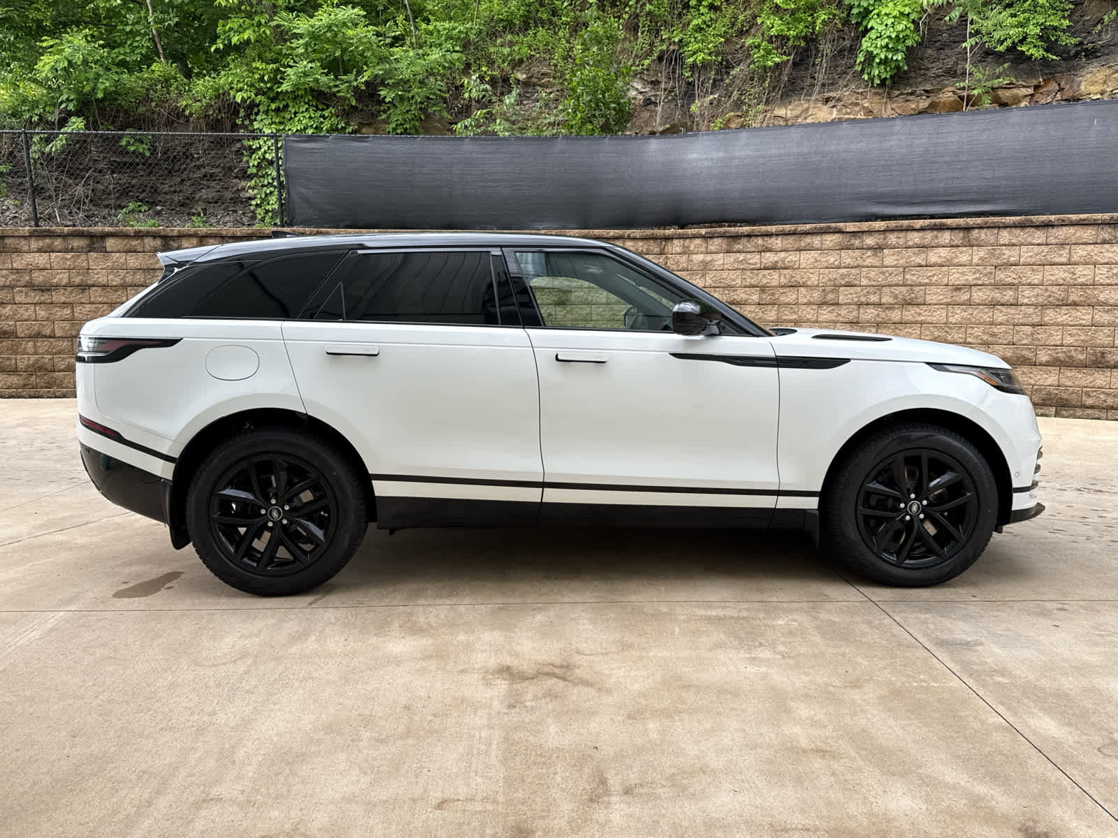 New 2026 Land Rover Range Rover Velar Dynamic SE image 7