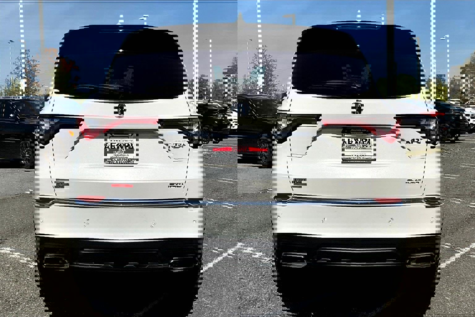 Used 2023 Acura MDX SH-AWD w/ Technology Package image 4