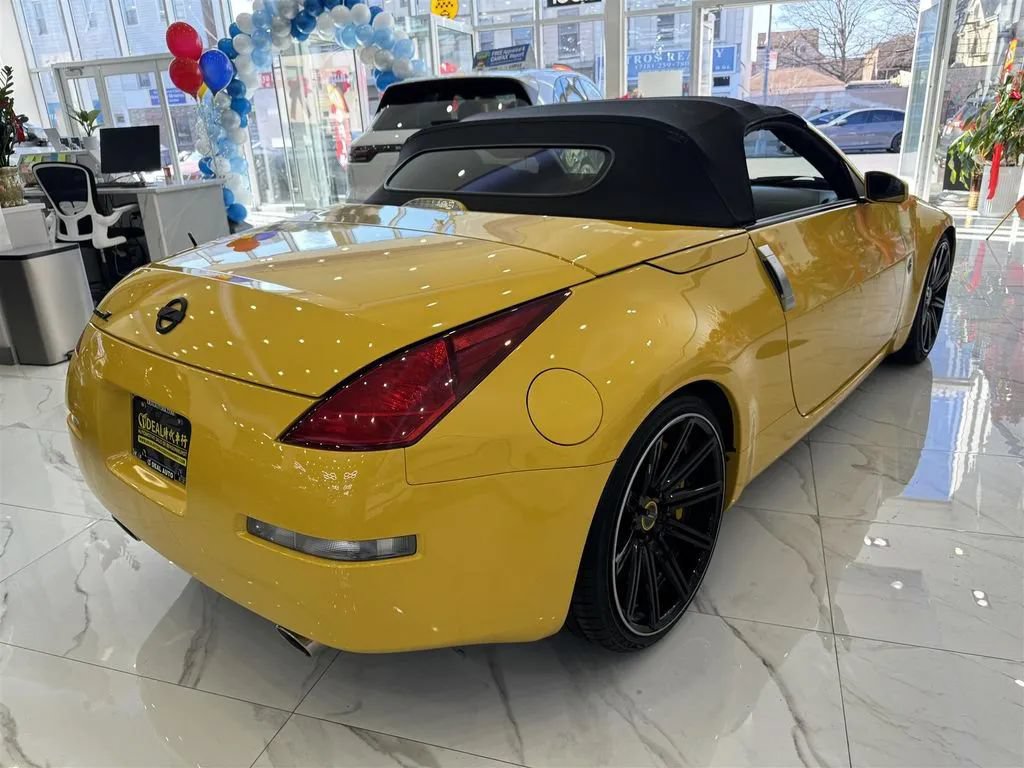 Used 2005 Nissan 350Z Touring RWD image 5