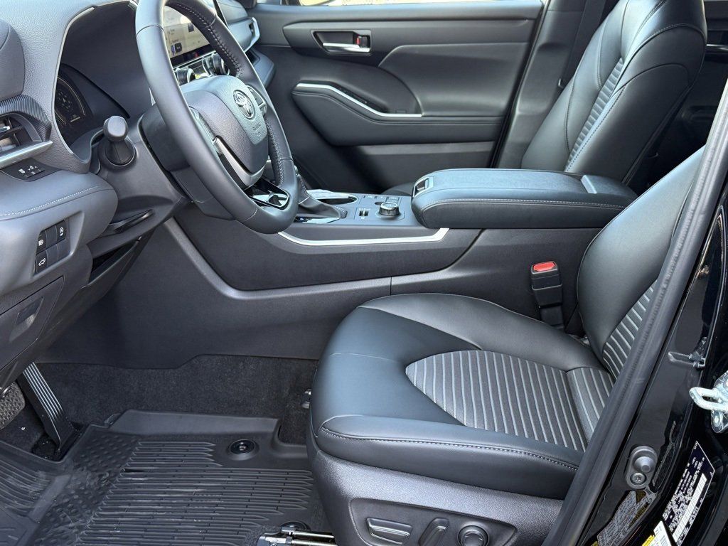 New 2026 Toyota Highlander XSE image 17