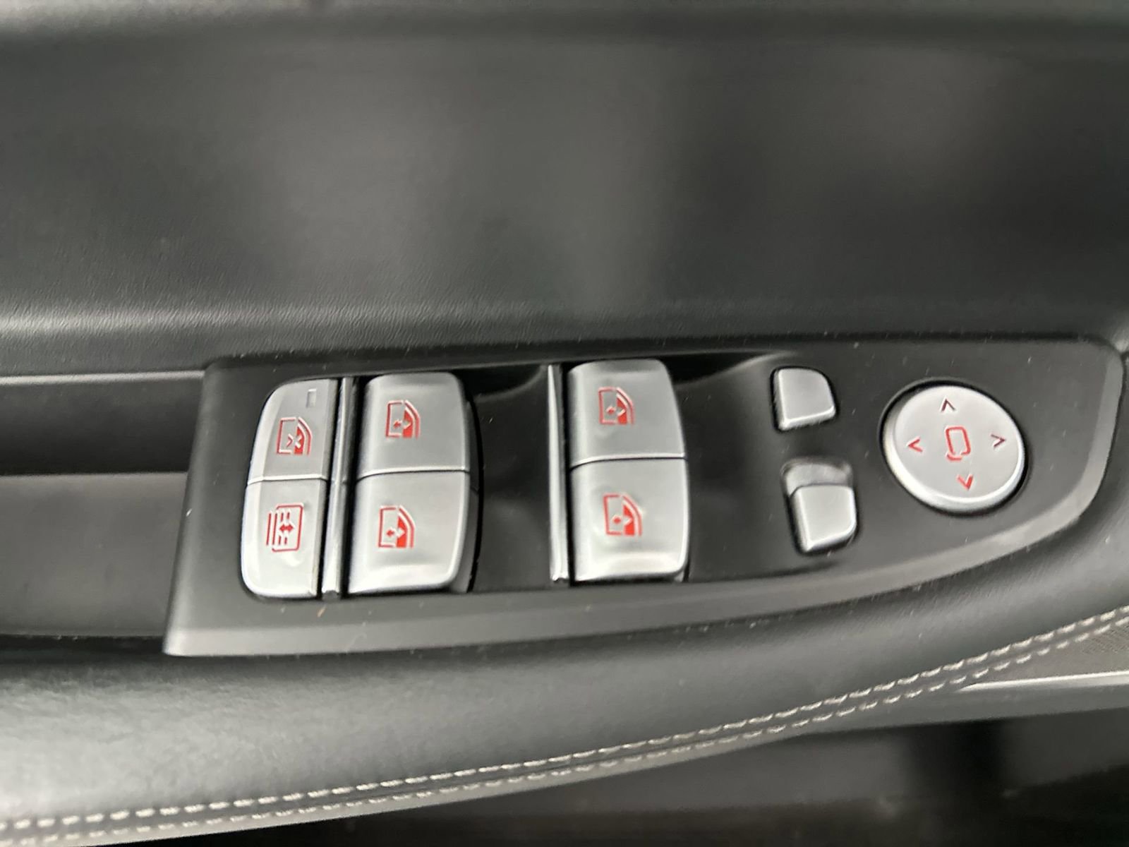 Used 2019 BMW 750i w/ Executive Package image 17