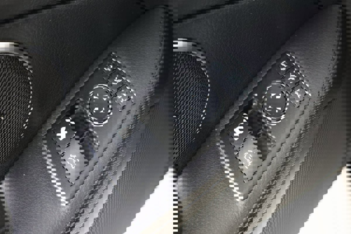 Used 2014 Mercedes-Benz SLK 250 image 21