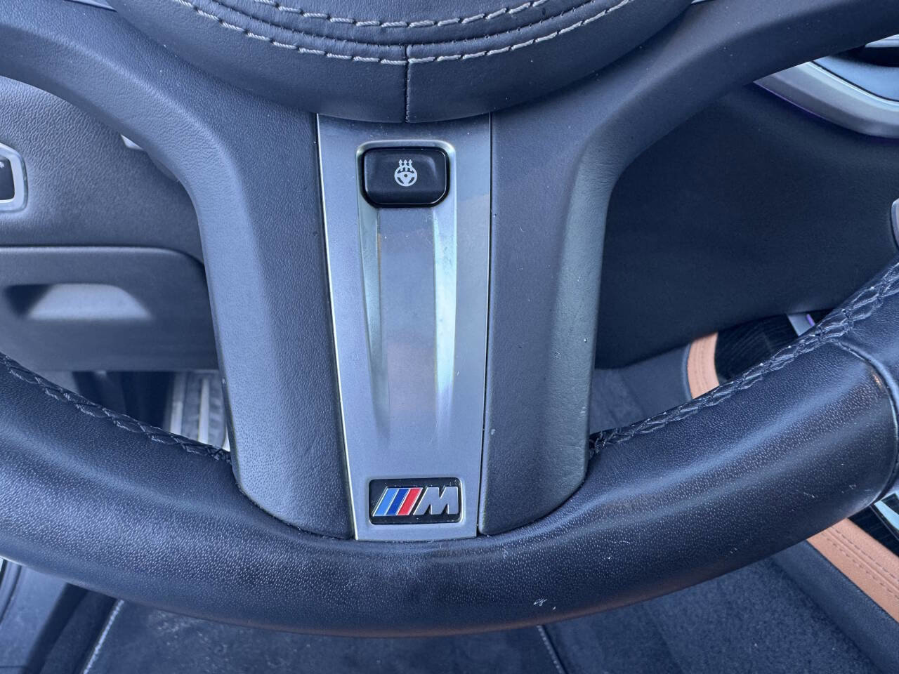 Used 2022 BMW X7 xDrive40i w/ M Sport Package image 11