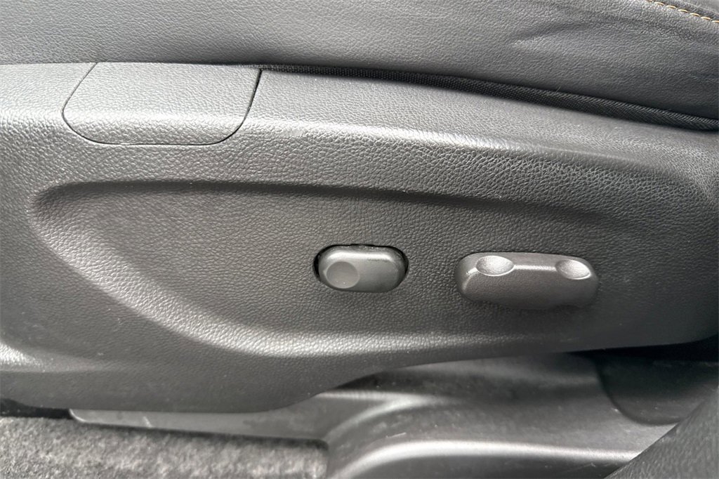 Used 2022 Chevrolet Trax LT w/ Midnight Edition image 18