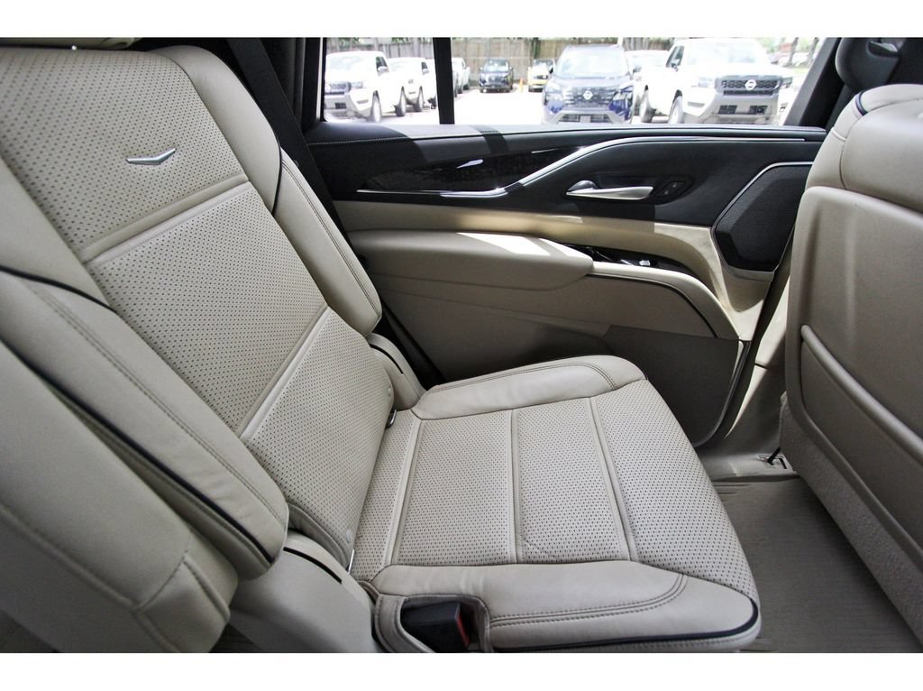 Used 2021 Cadillac Escalade Premium Luxury w/ LPO, Illumination Package RWD image 11