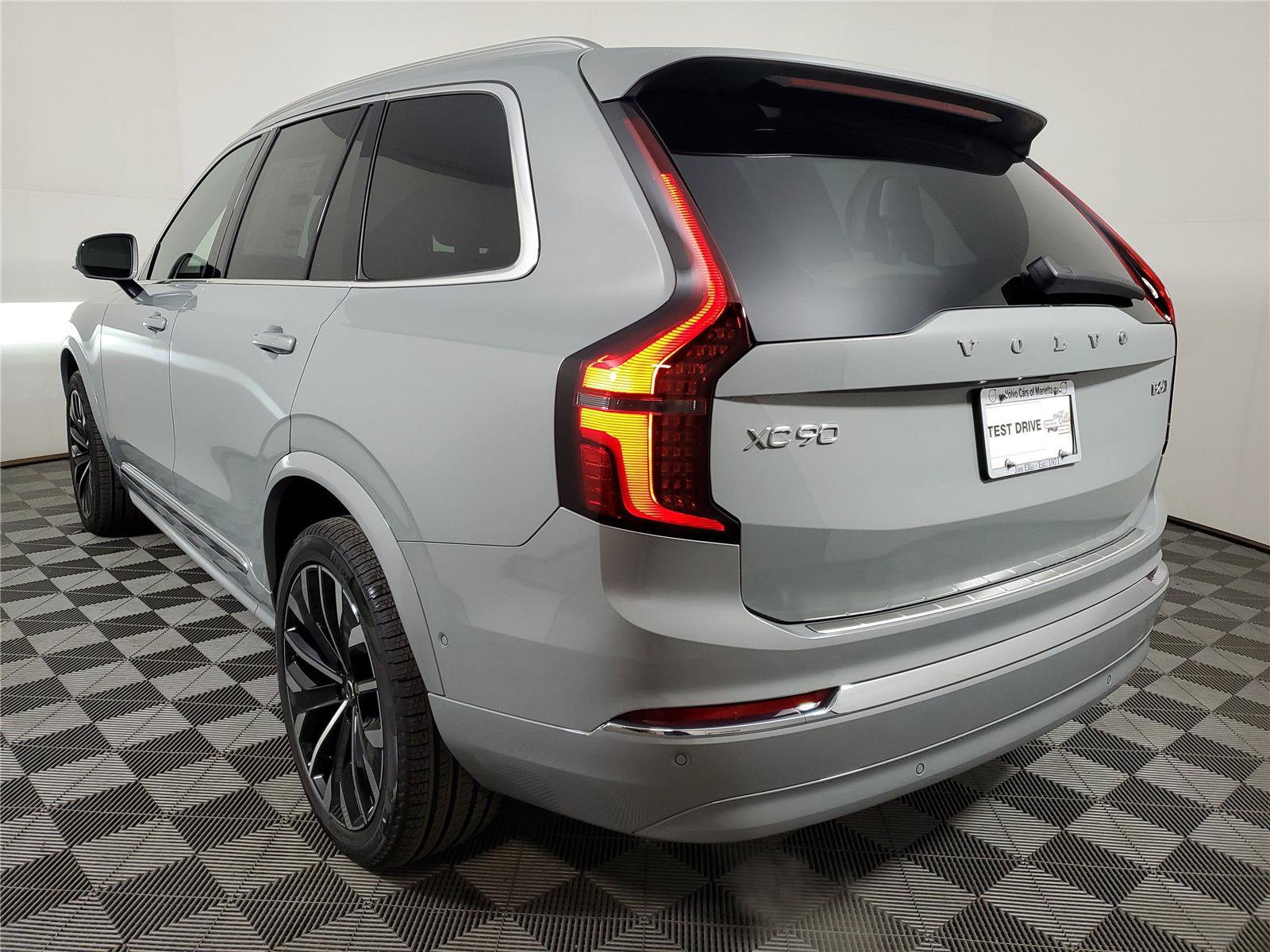 New 2026 Volvo XC90 B6 Plus w/ Protection Package Premier AWD/4WD image 4