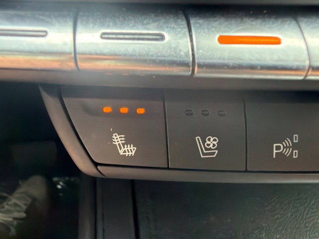 Used 2020 Cadillac XT4 Premium Luxury w/ Enhanced Visibility Package FWD image 40