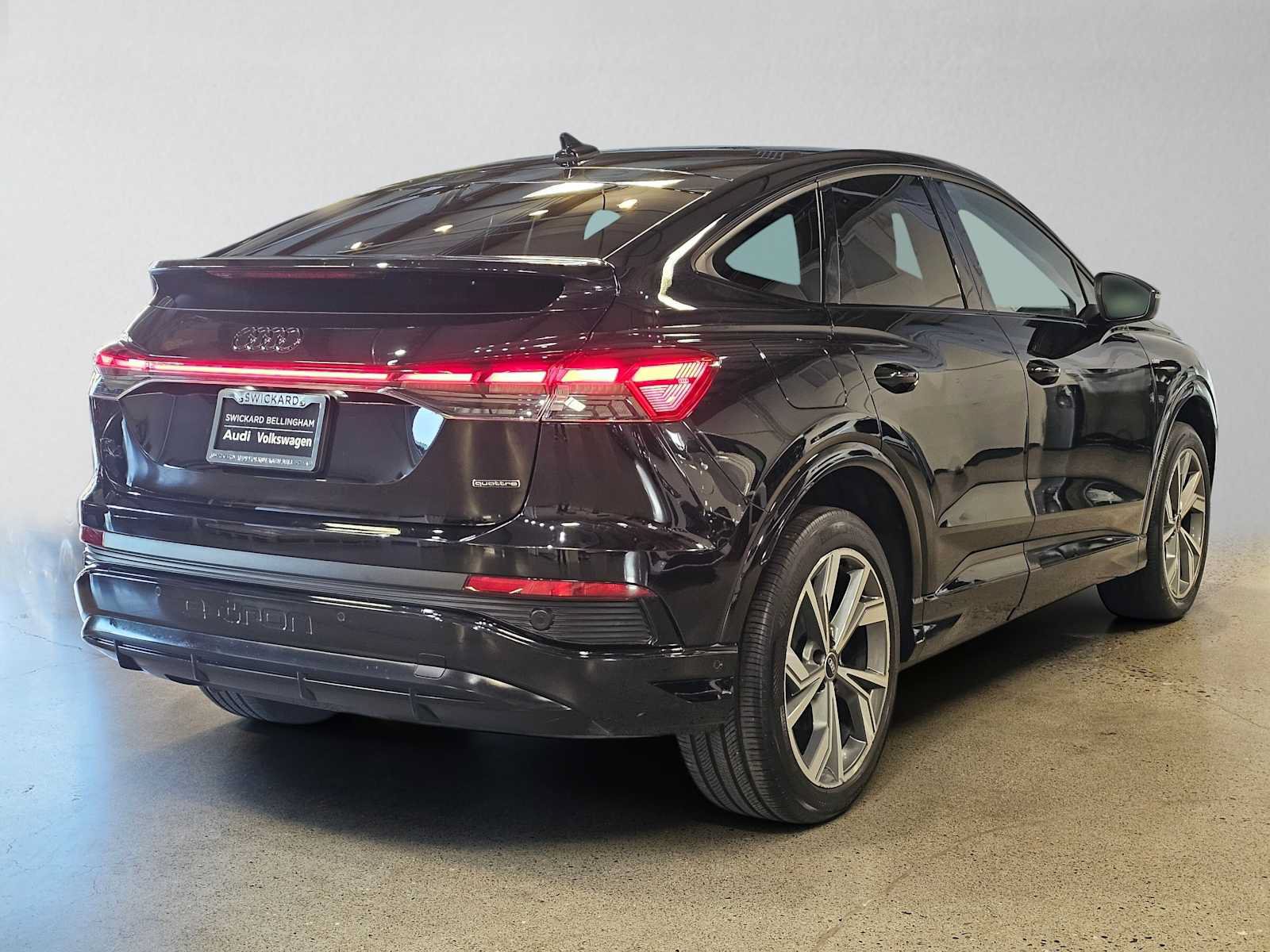 Used 2023 Audi Q4 e-tron Premium Plus w/ Premium Plus AWD/4WD image 3