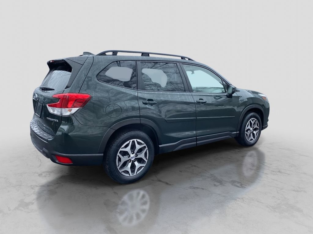 Used 2022 Subaru Forester Premium image 8