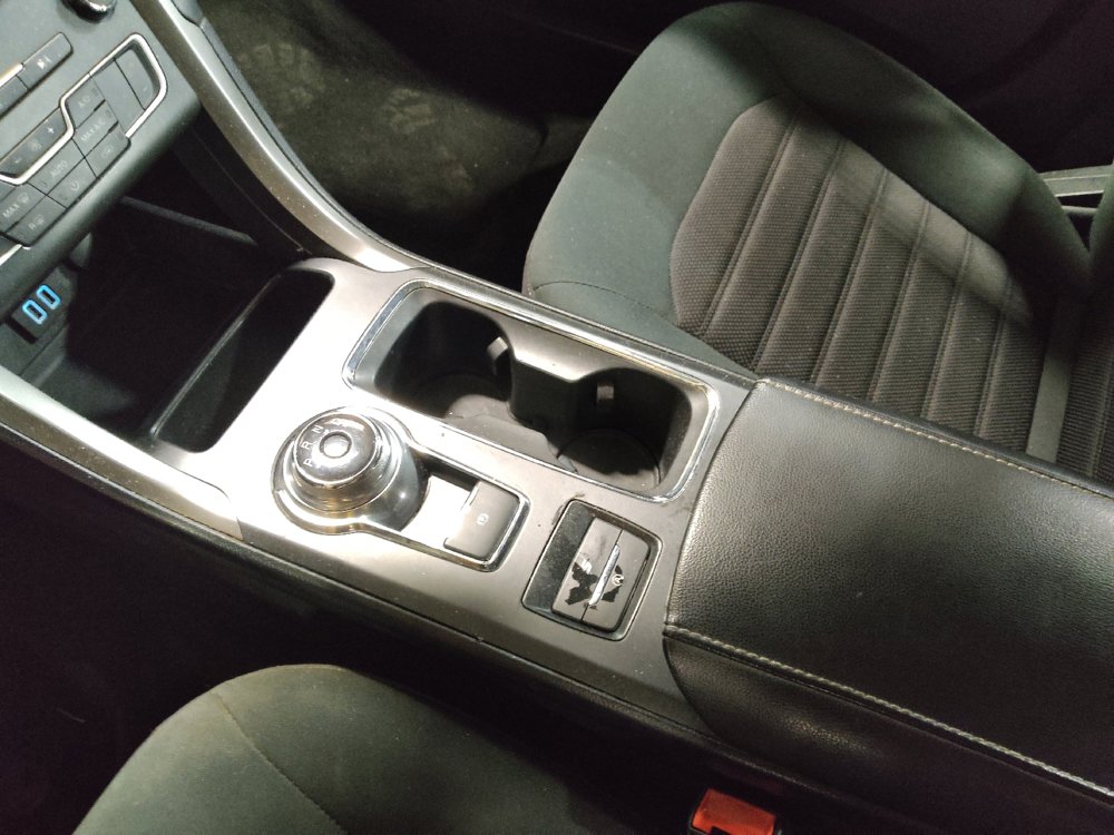 Used 2020 Ford Fusion SE FWD image 26