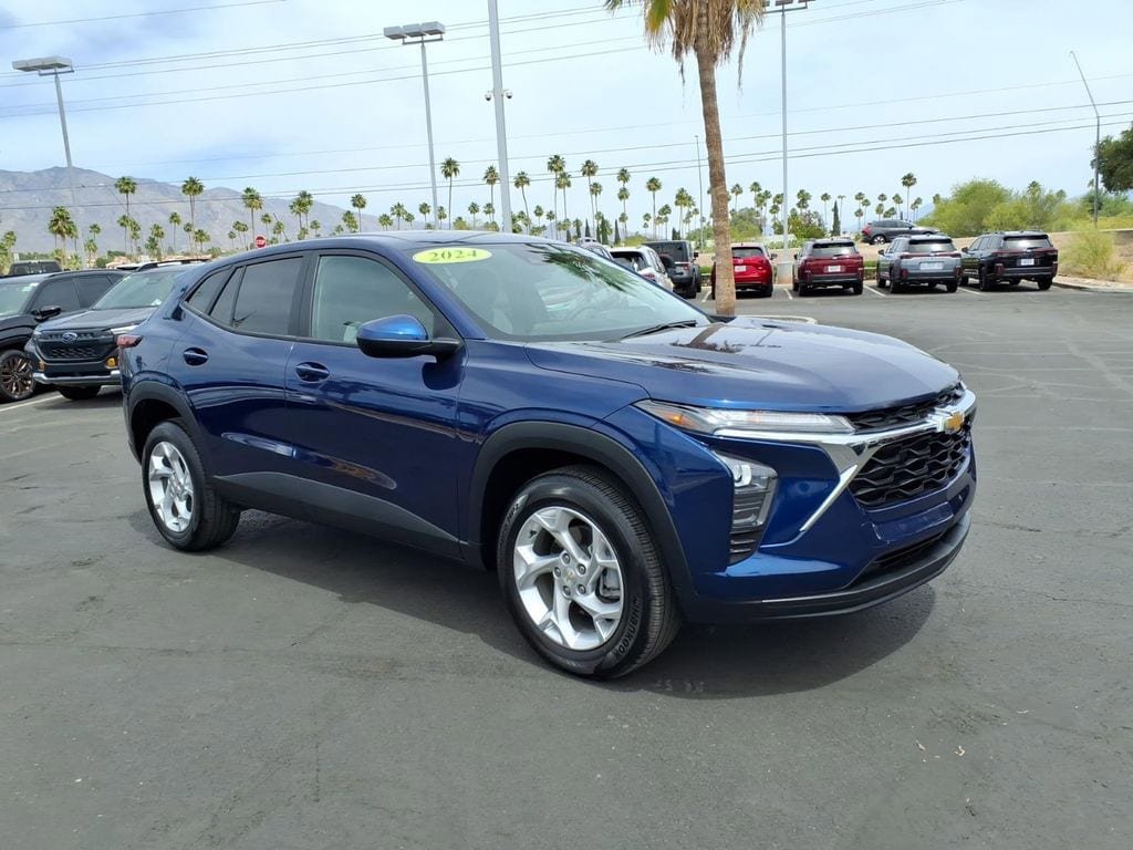 Used 2024 Chevrolet Trax LS w/ LS Convenience Package FWD image 1