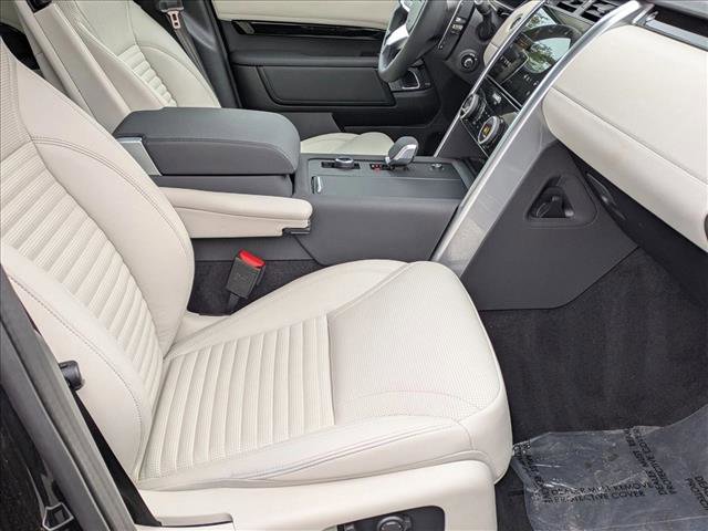 Certified 2025 Land Rover Discovery S image 24
