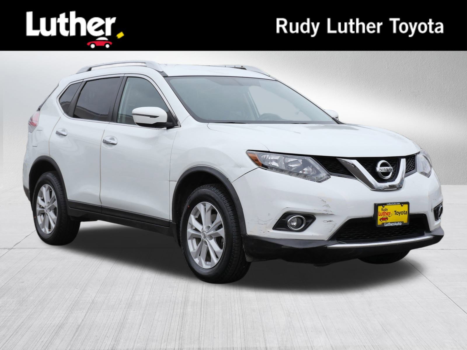 Used 2016 Nissan Rogue SV image 1
