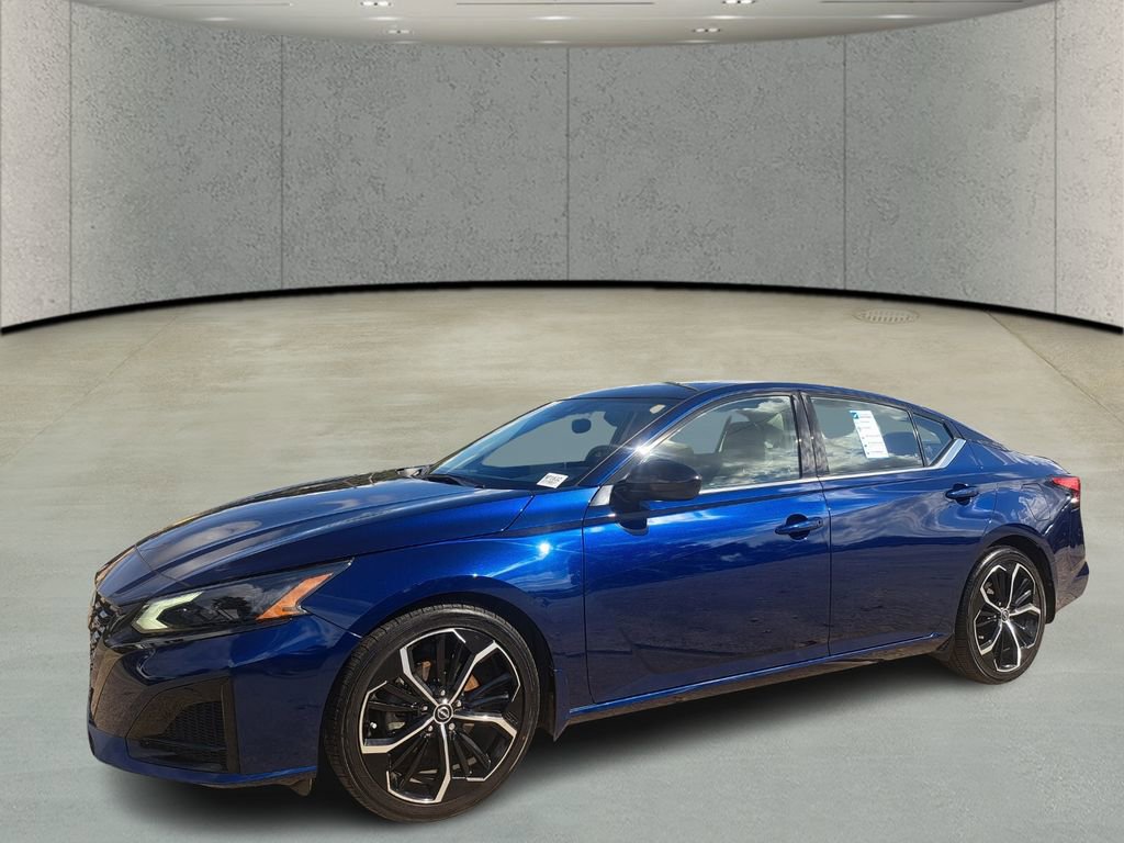 Used 2023 Nissan Altima 2.5 SR w/ SR Premium Package image 1