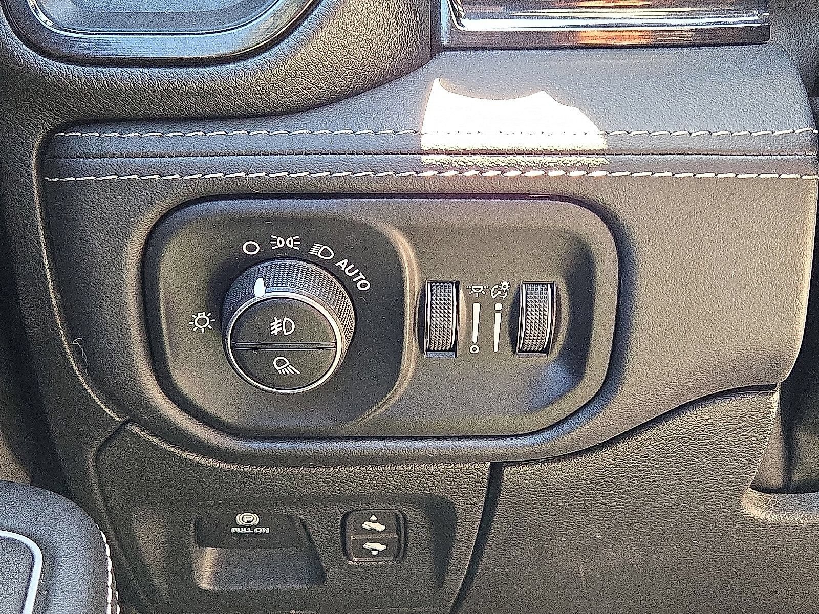 Used 2023 RAM 1500 Limited AWD/4WD image 26