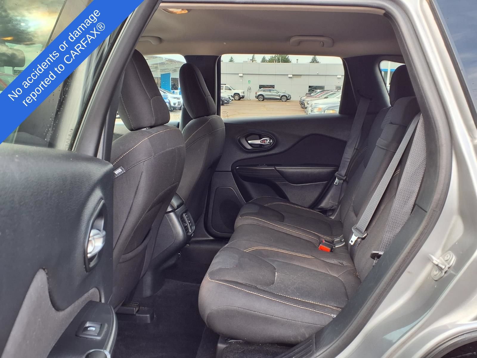 Used 2016 Jeep Cherokee Latitude w/ Cold Weather Group FWD image 12