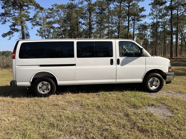 Used 2025 Chevrolet Express 3500 LT w/ LT Preferred Equipment Group RWD image 8