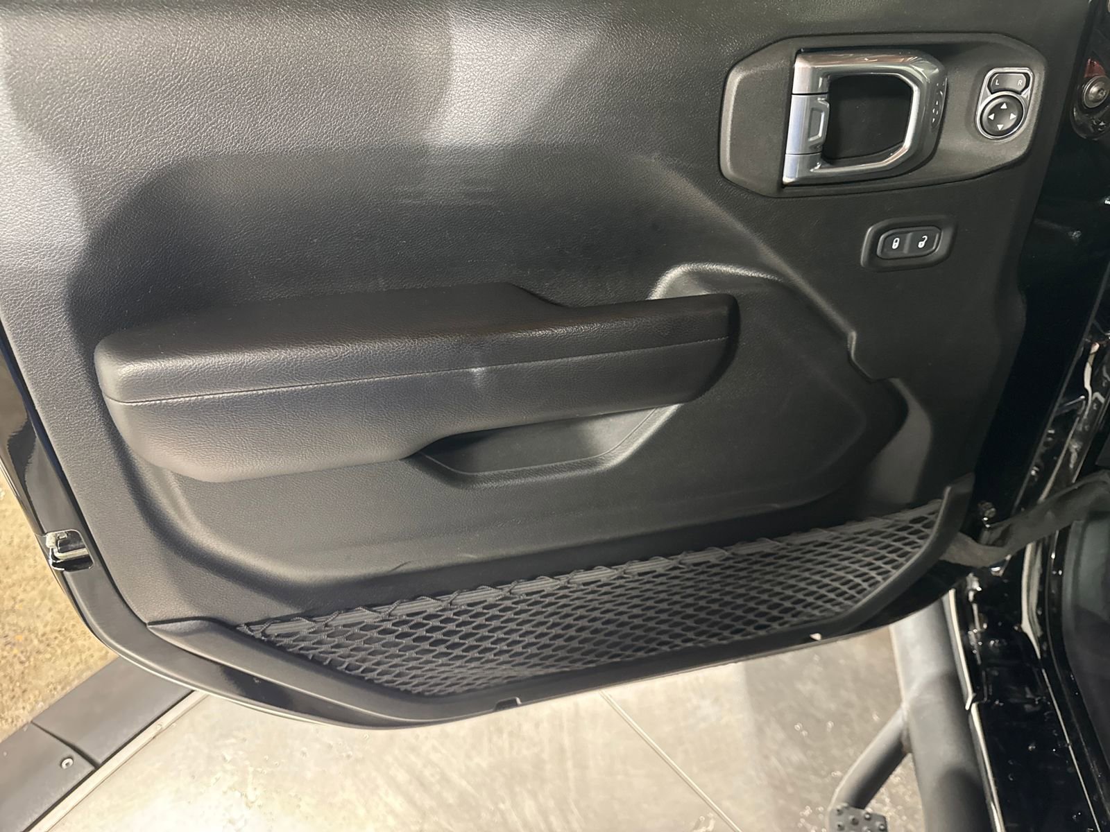 Used 2021 Jeep Gladiator Willys image 23