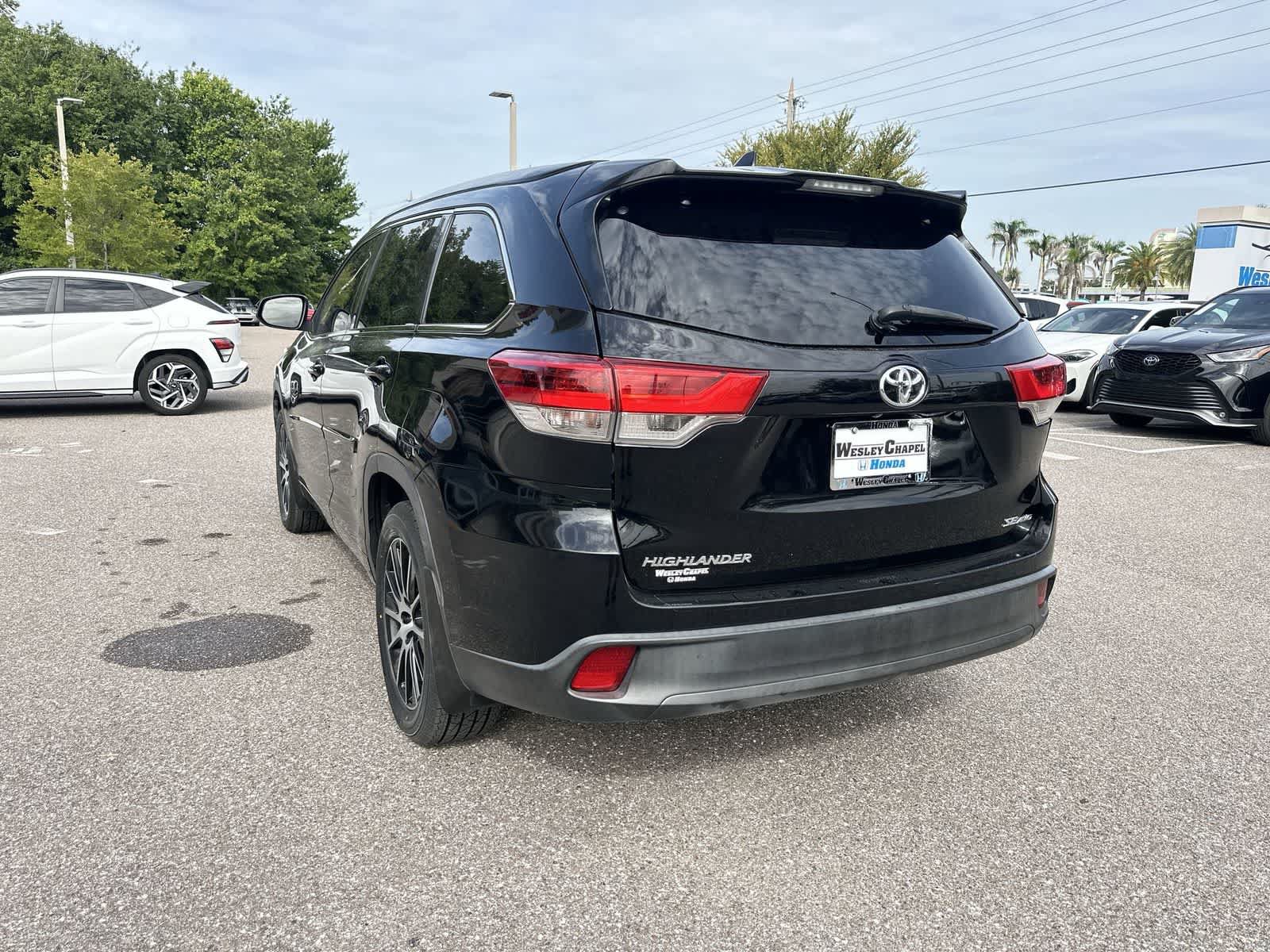 Used 2018 Toyota Highlander SE AWD/4WD image 4