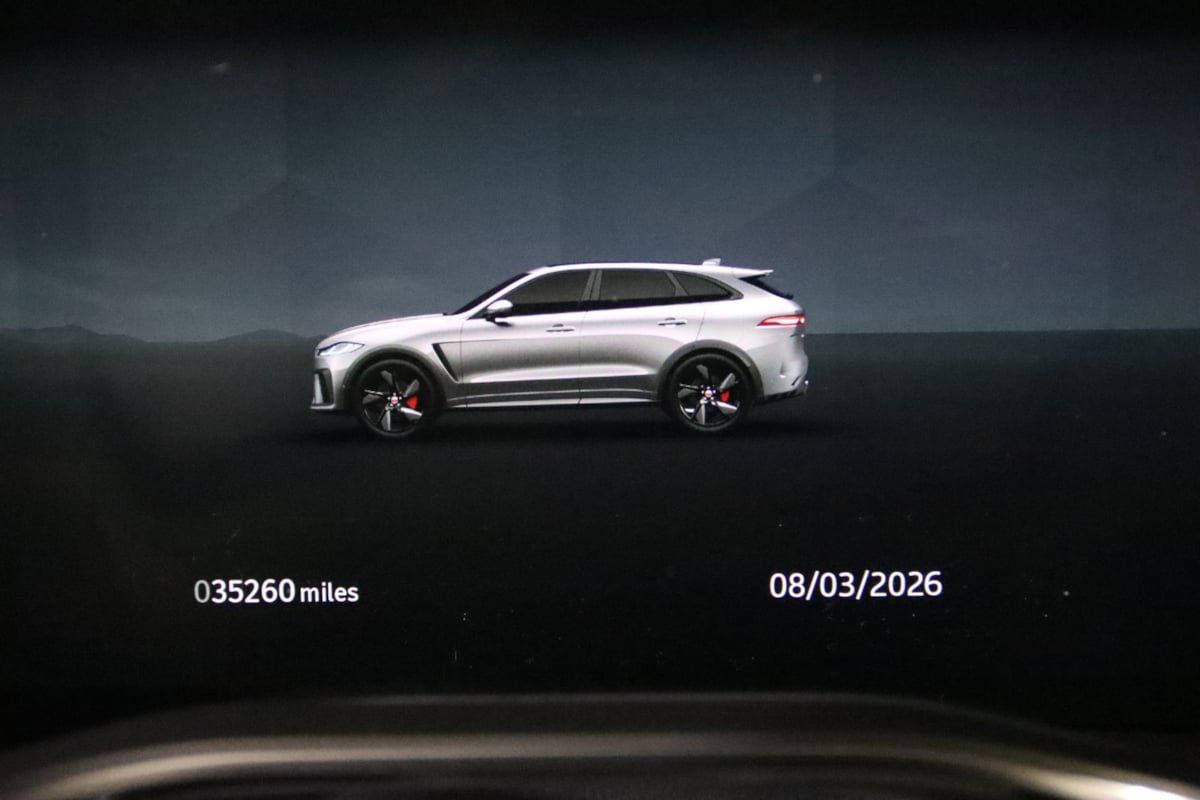 Used 2022 Jaguar F-PACE SVR AWD/4WD image 16