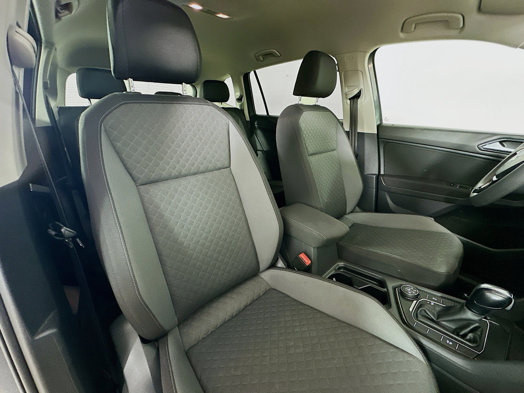 Used 2018 Volkswagen Tiguan S image 34